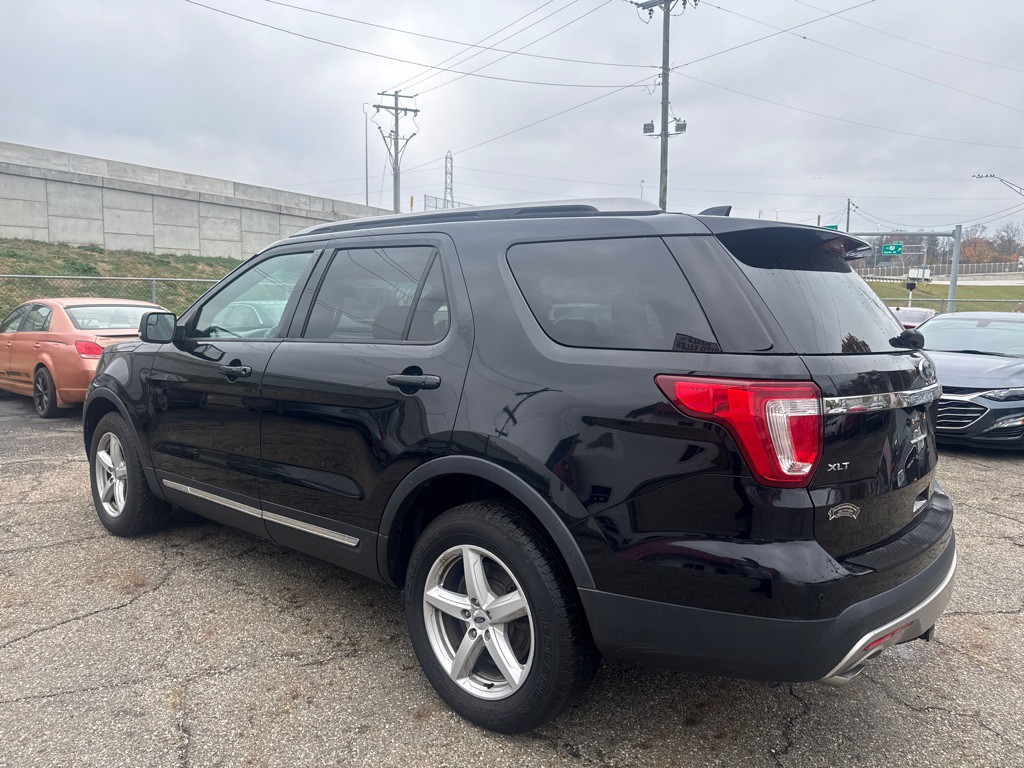 2016 Ford Explorer Image 5