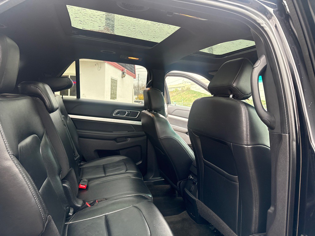 2016 Ford Explorer Image 13
