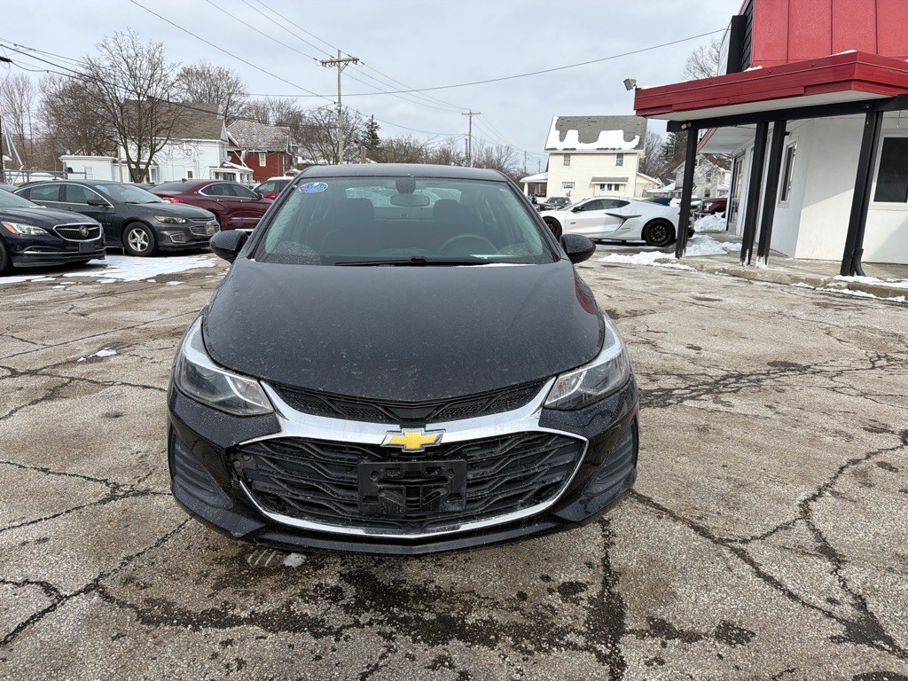 2019 Chevrolet Cruze Image 2