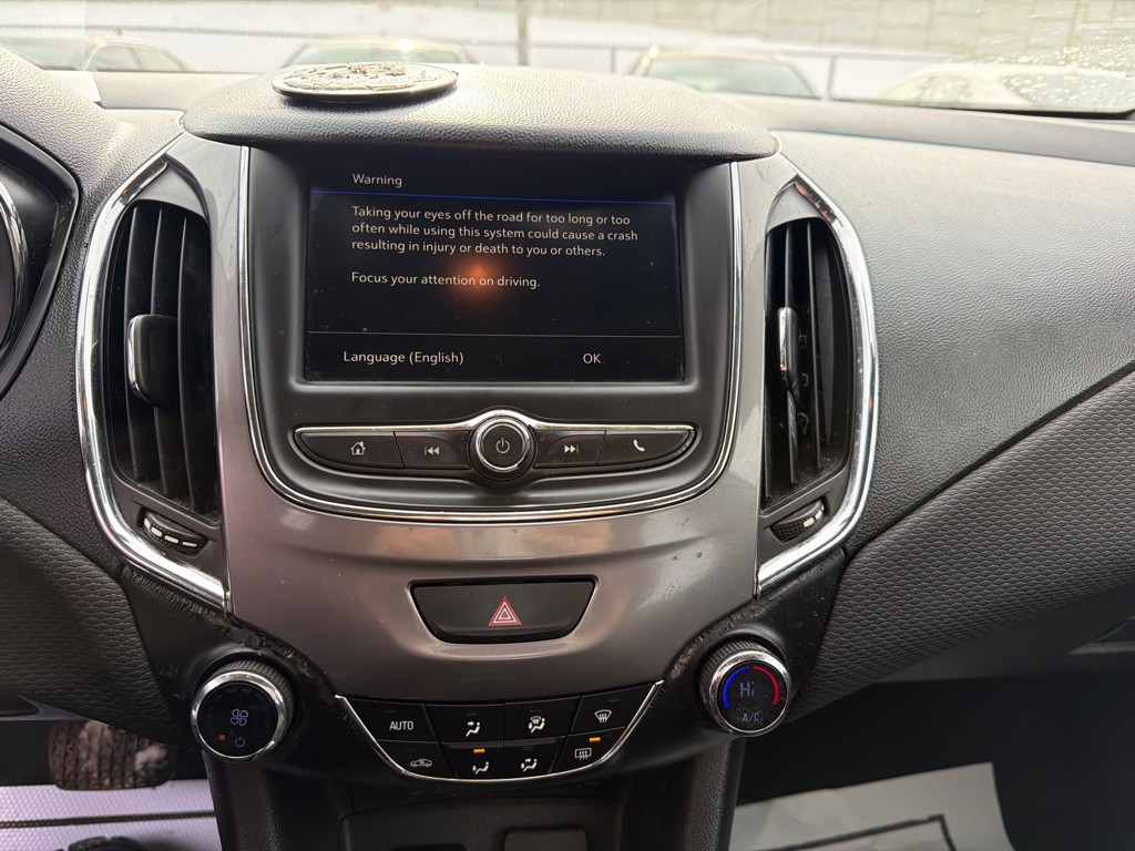 2019 Chevrolet Cruze Image 8