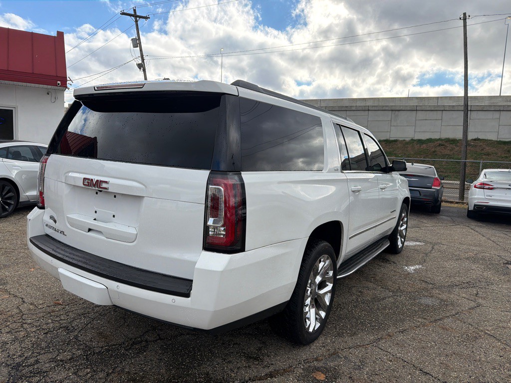 2017 GMC Yukon Image 3