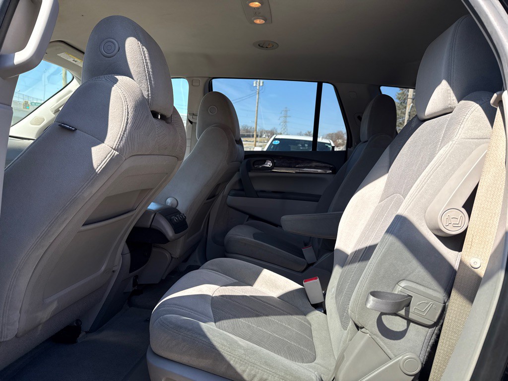 2017 Buick Enclave Image 9