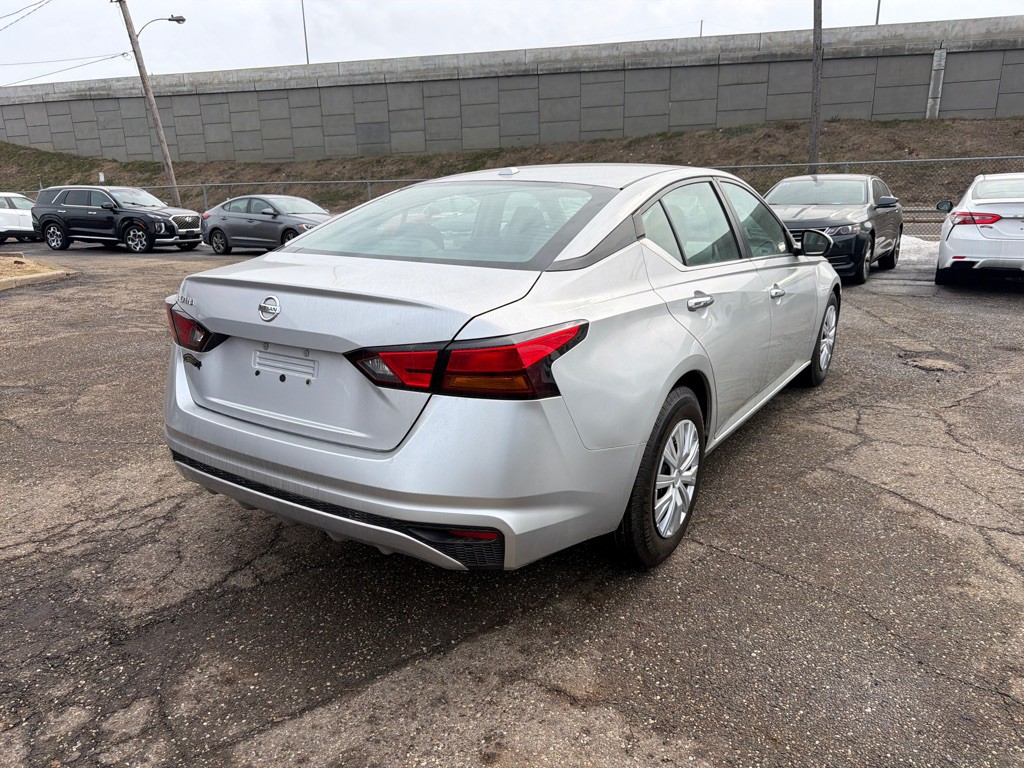 2020 Nissan Altima Image 4