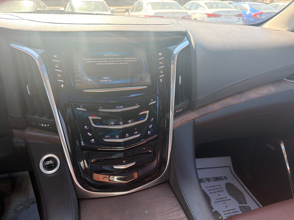 2015 Cadillac Escalade Image 9