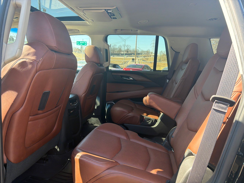 2015 Cadillac Escalade Image 11