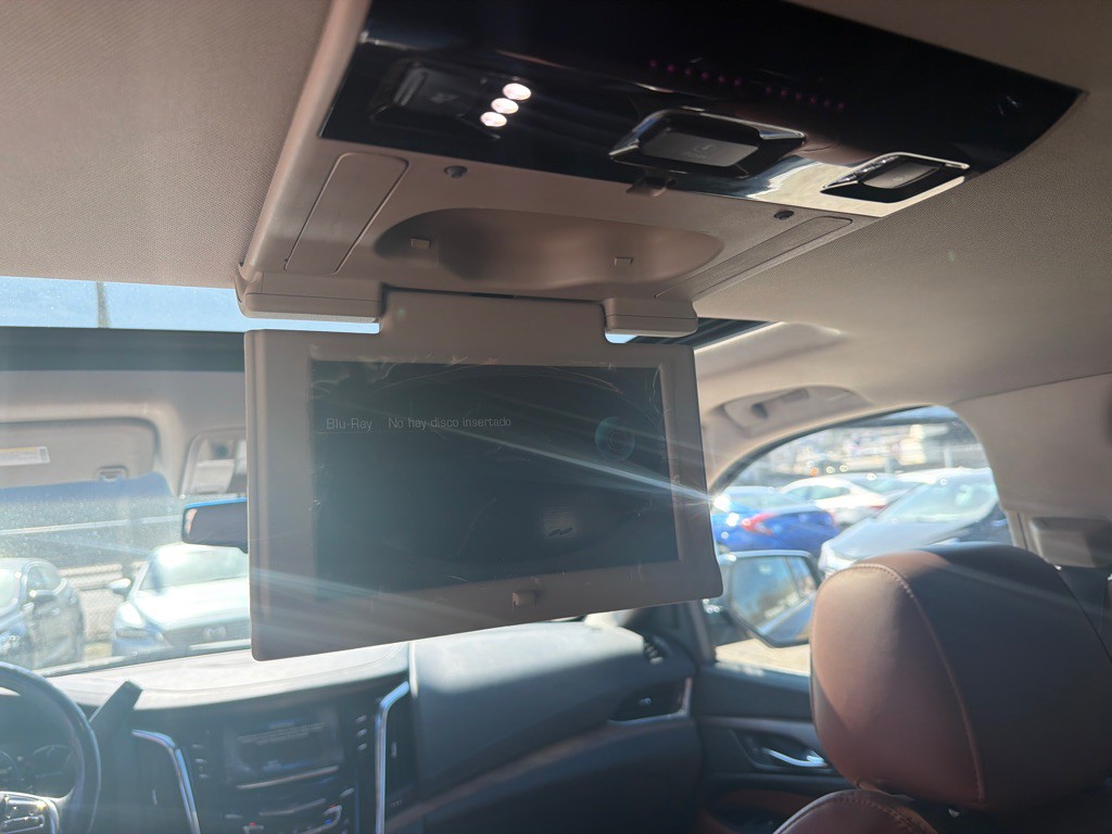 2015 Cadillac Escalade Image 13