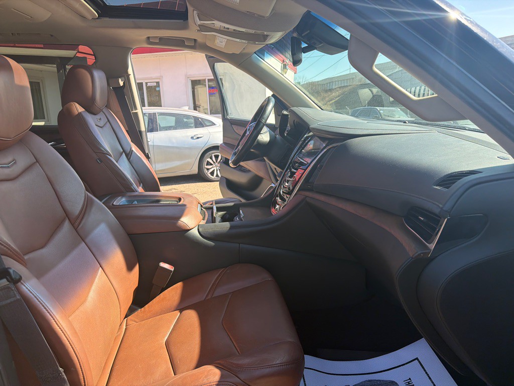 2015 Cadillac Escalade Image 16