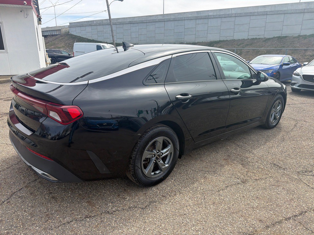 2022 Kia K5 Image 4