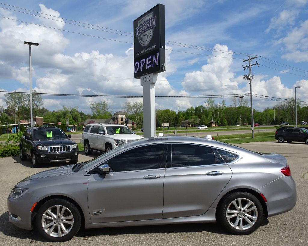 2015 Chrysler 200 Image 1