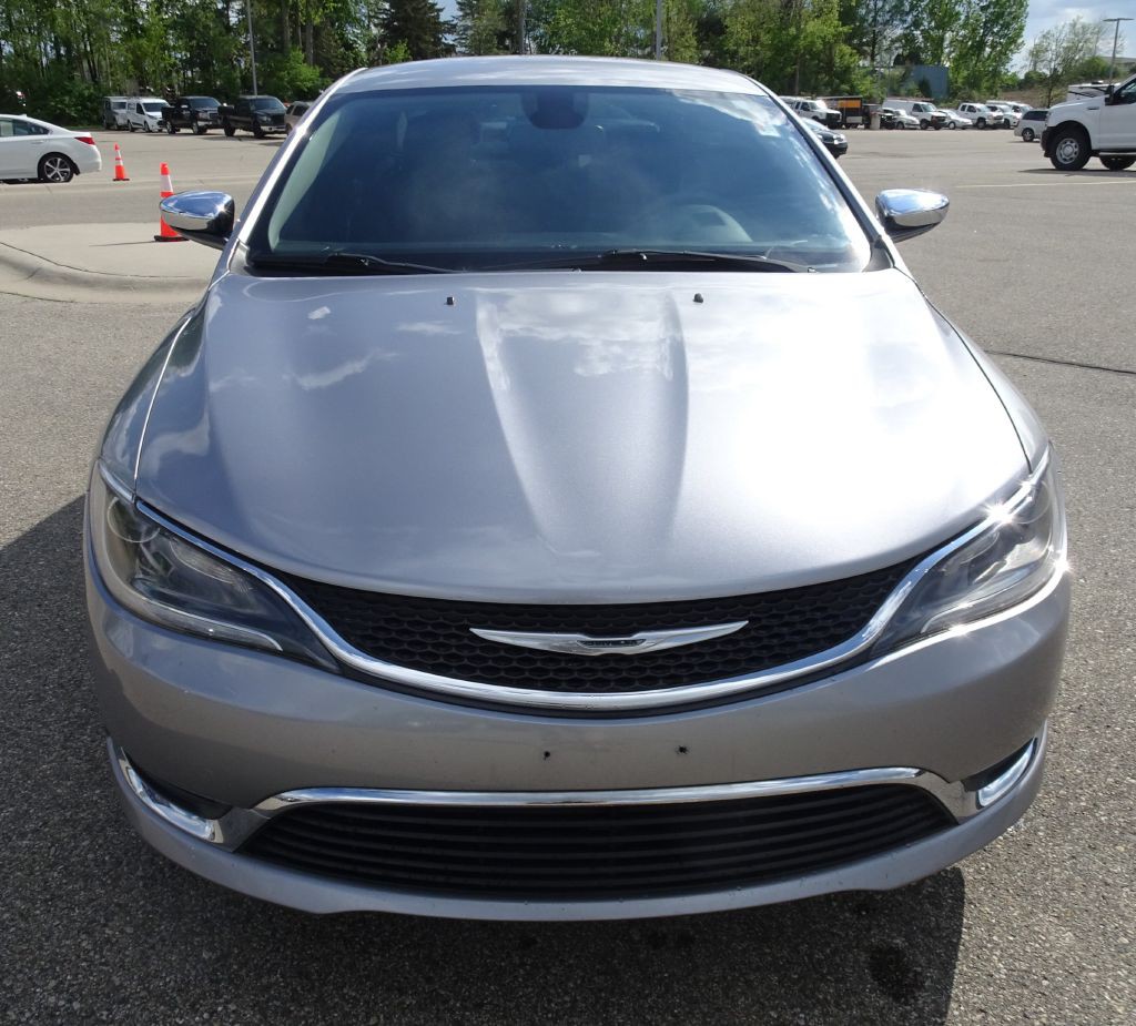 2015 Chrysler 200 Image 3