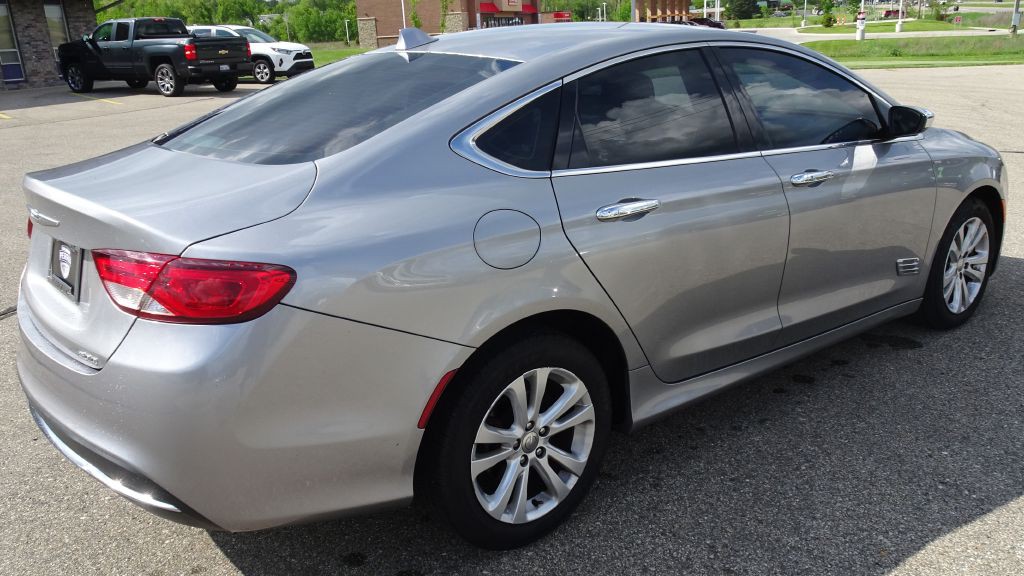 2015 Chrysler 200 Image 6