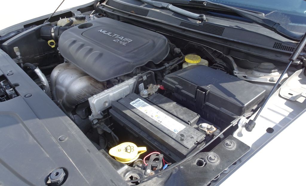 2015 Chrysler 200 Image 15