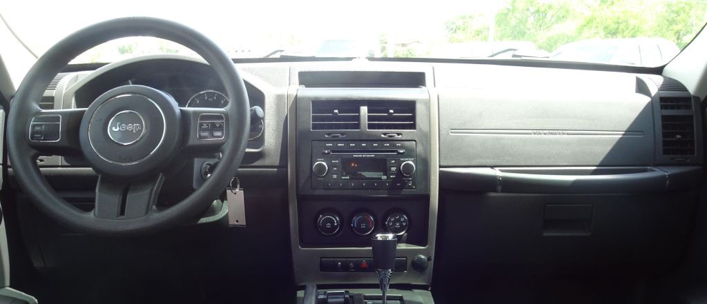2012 Jeep Liberty Image 12