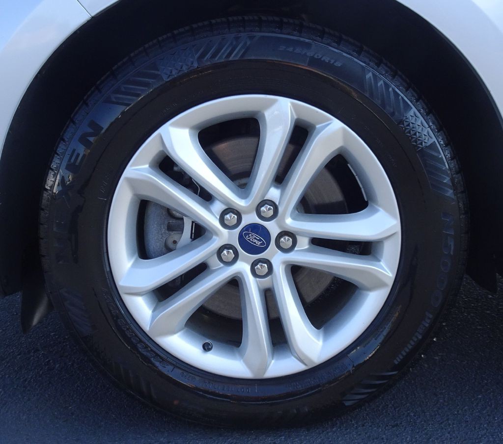 2019 Ford Edge Image 18