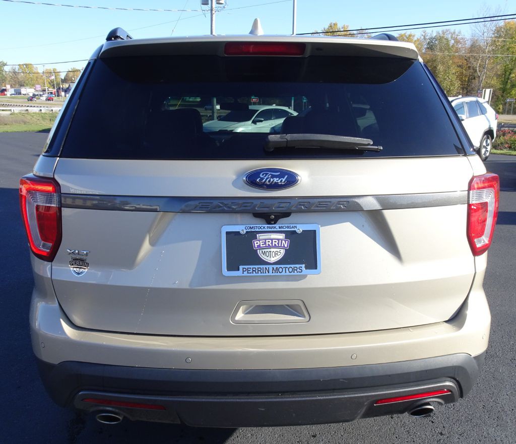 2017 Ford Explorer Image 8