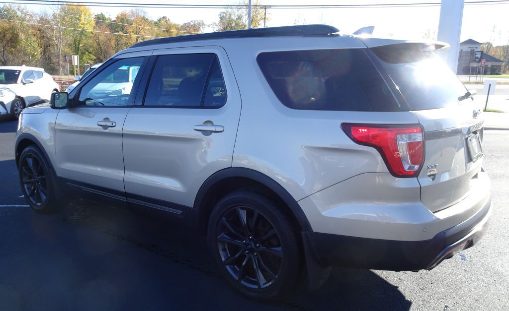 2017 Ford Explorer Image 9