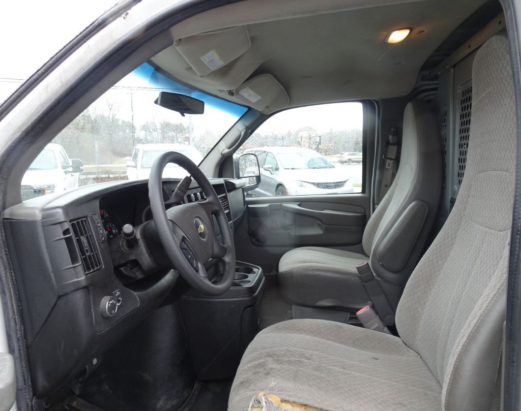 2013 Chevrolet Express Image 10