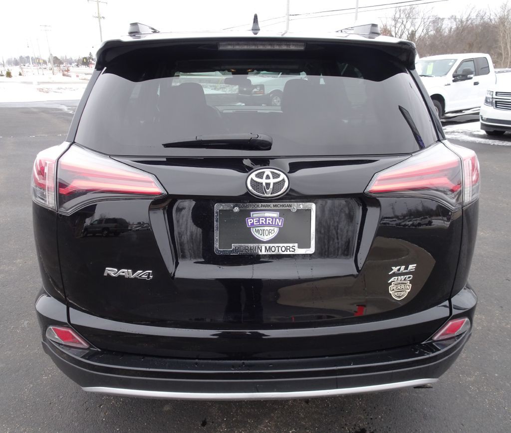 2017 Toyota Rav4 Image 8
