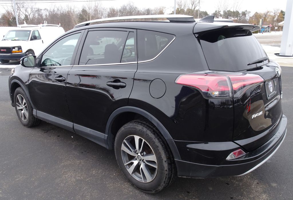 2017 Toyota Rav4 Image 9