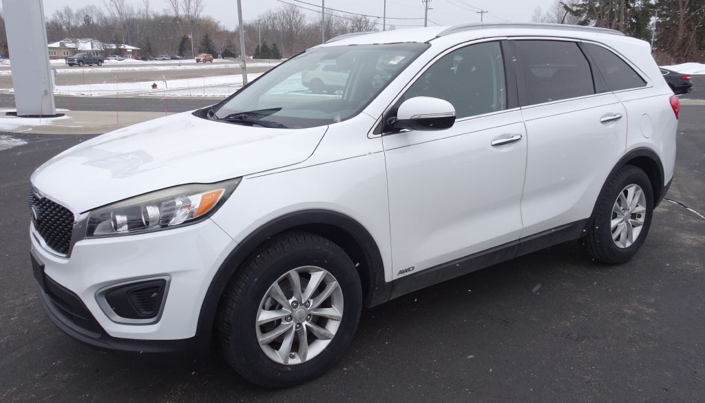 2016 Kia Sorento Image 2