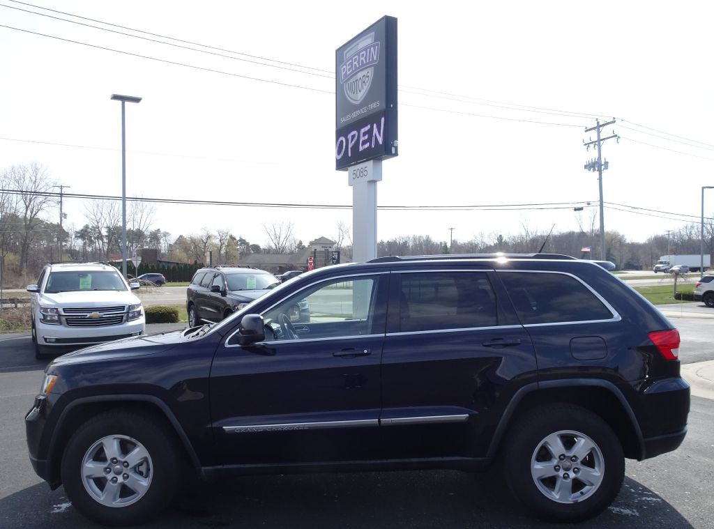 2011 Jeep Grand Cherokee Image 1