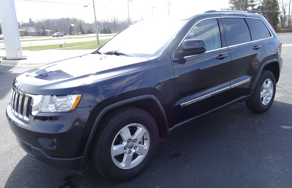 2011 Jeep Grand Cherokee Image 2