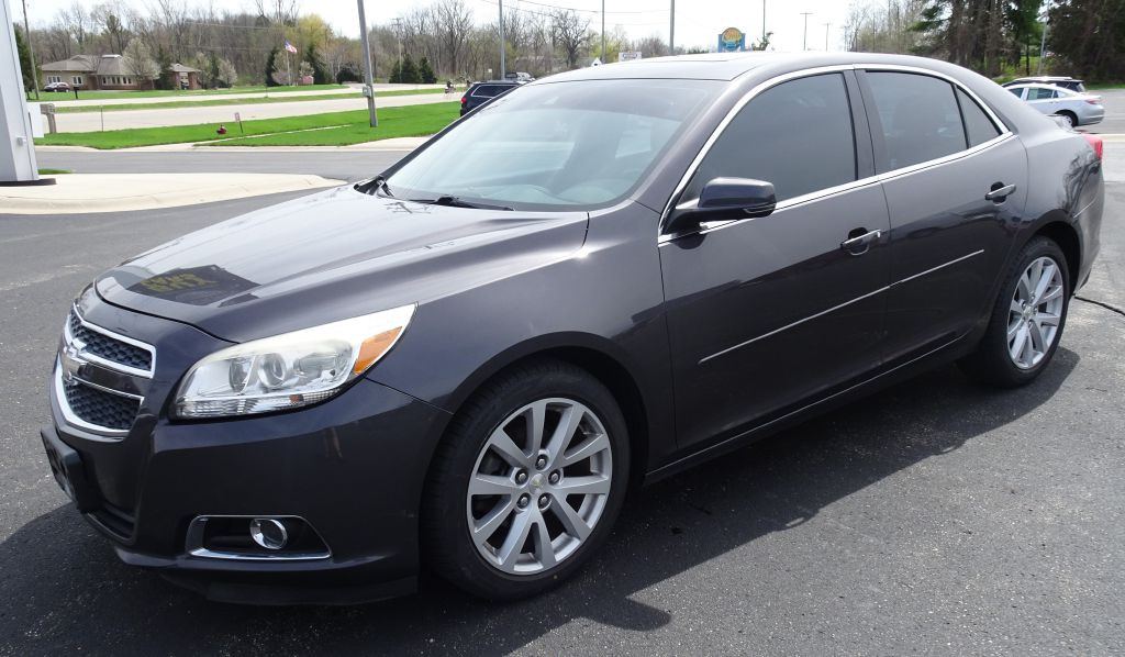 2013 Chevrolet Malibu Image 2