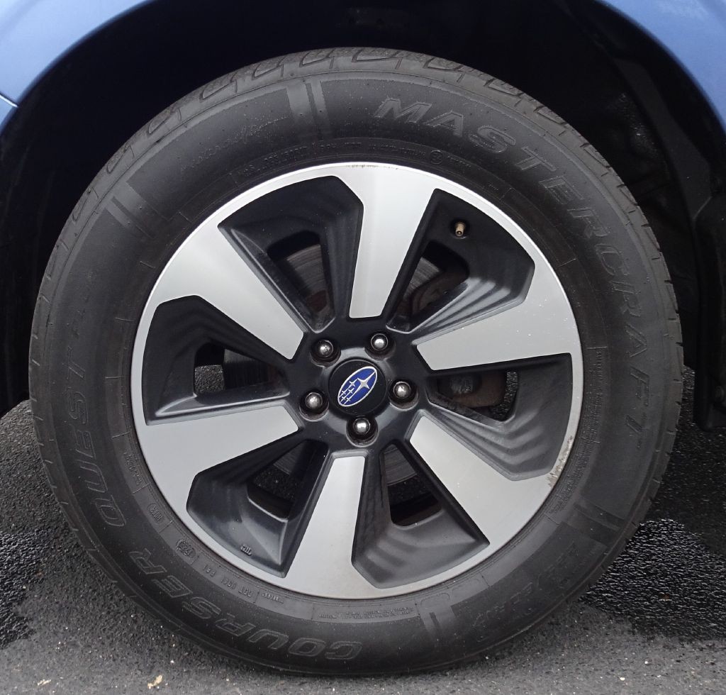 2018 Subaru Forester Image 17