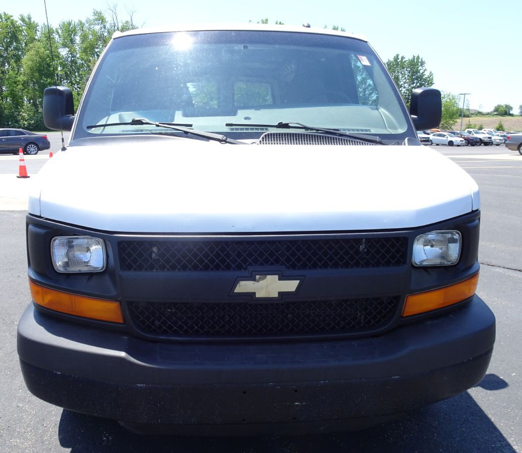 2014 Chevrolet Express Image 3