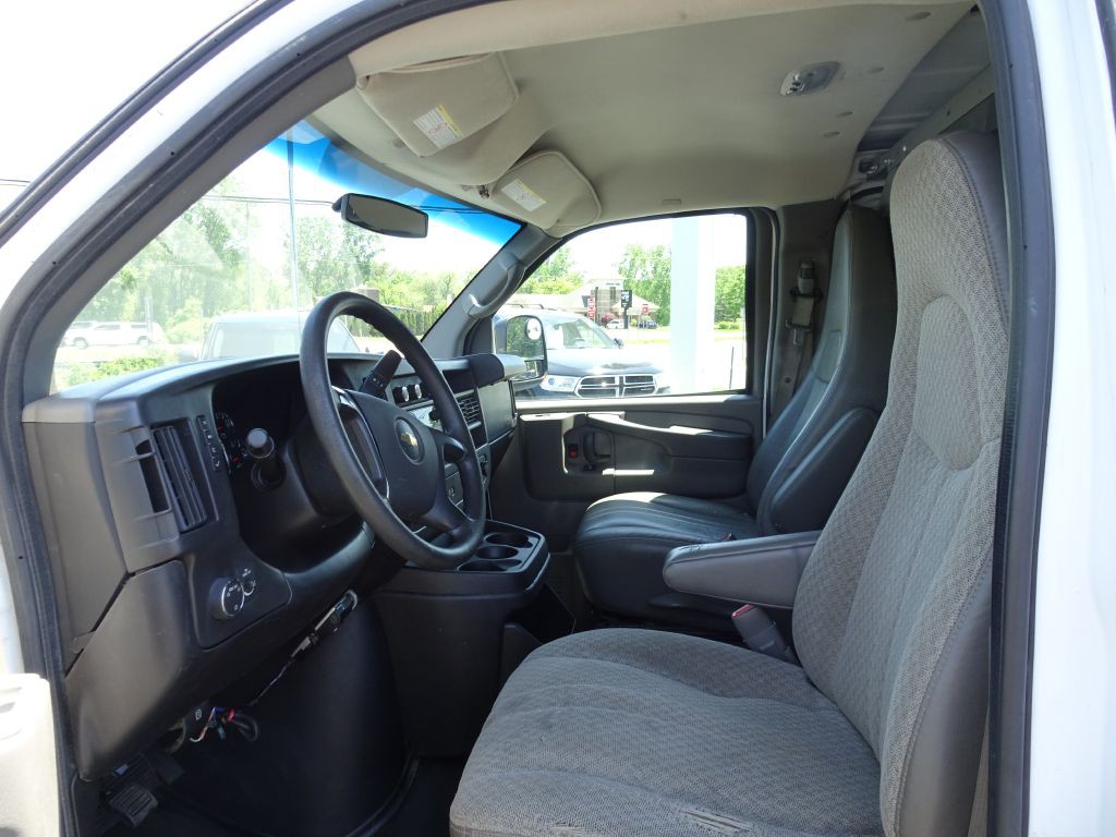 2014 Chevrolet Express Image 12
