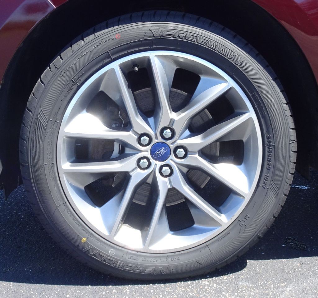2017 Ford Edge Image 17