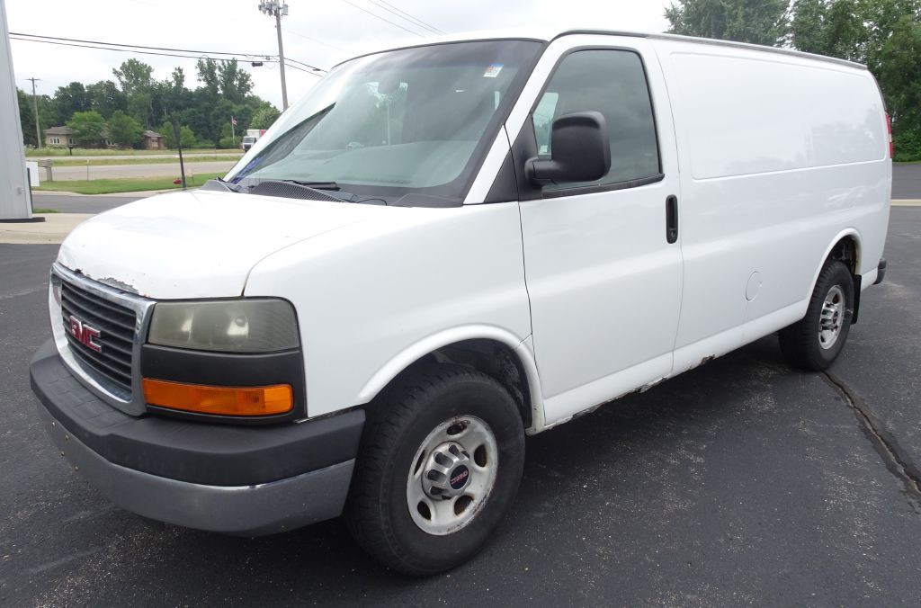 2012 GMC Savana Image 2