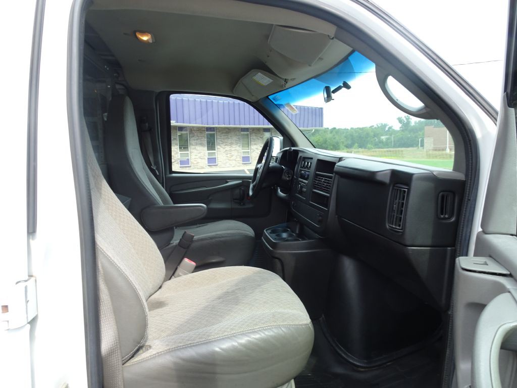 2012 GMC Savana Image 13