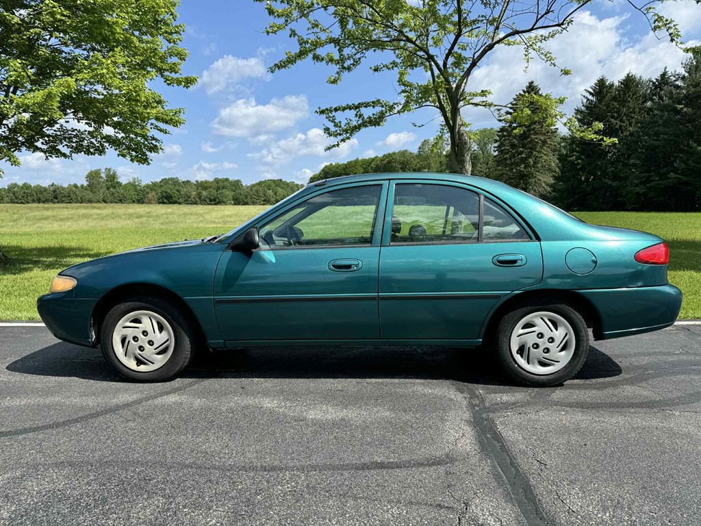 1998 Ford Escort Image 4