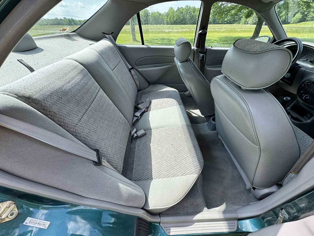 1998 Ford Escort Image 8