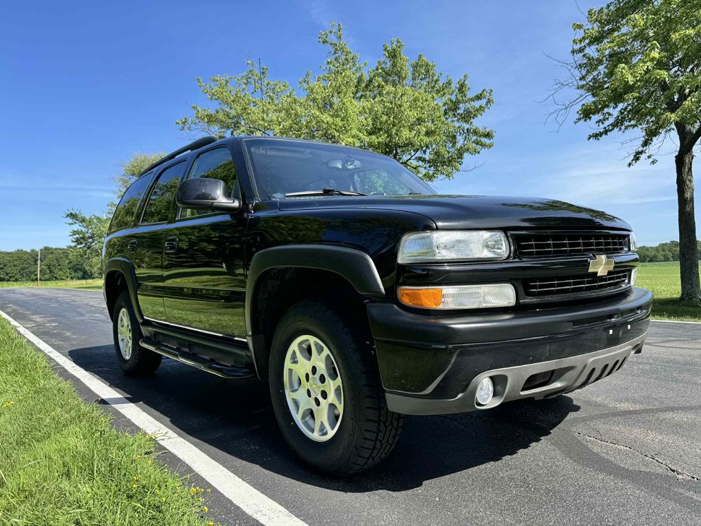 2004 Chevrolet Tahoe Image 2