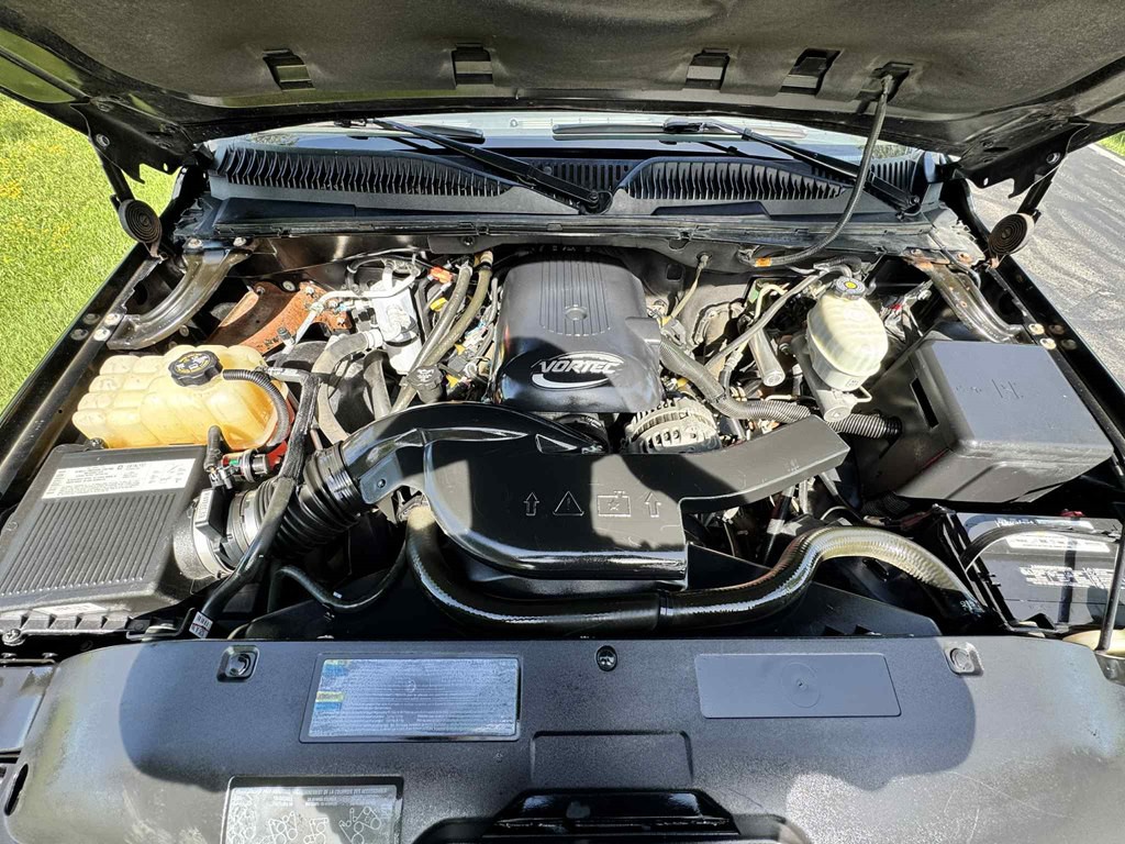 2004 Chevrolet Tahoe Image 8