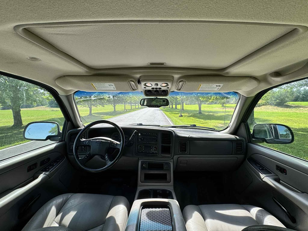 2004 Chevrolet Tahoe Image 9