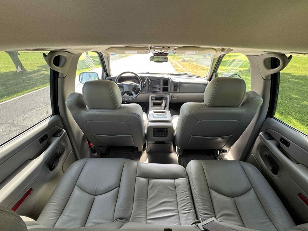 2004 Chevrolet Tahoe Image 11