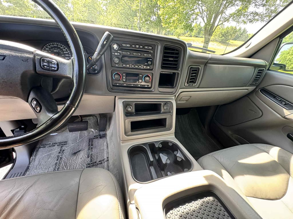 2004 Chevrolet Tahoe Image 15