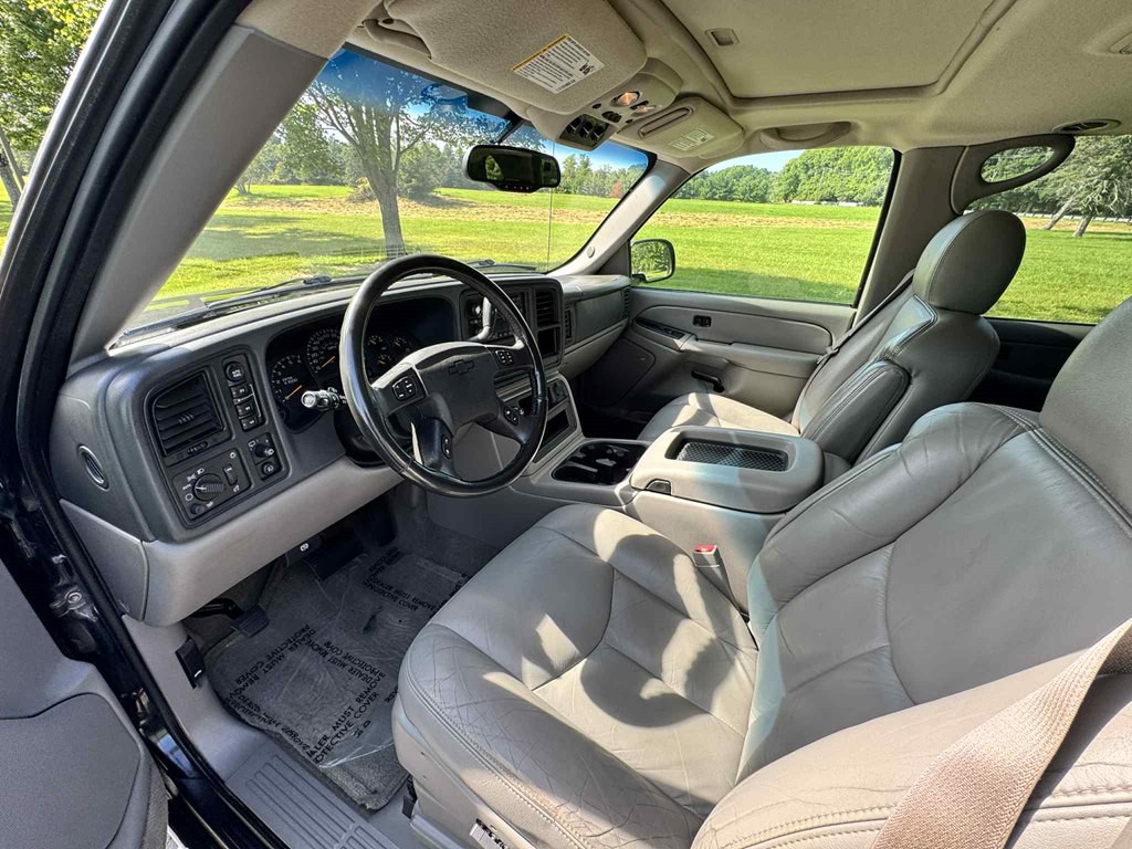 2004 Chevrolet Tahoe Image 17
