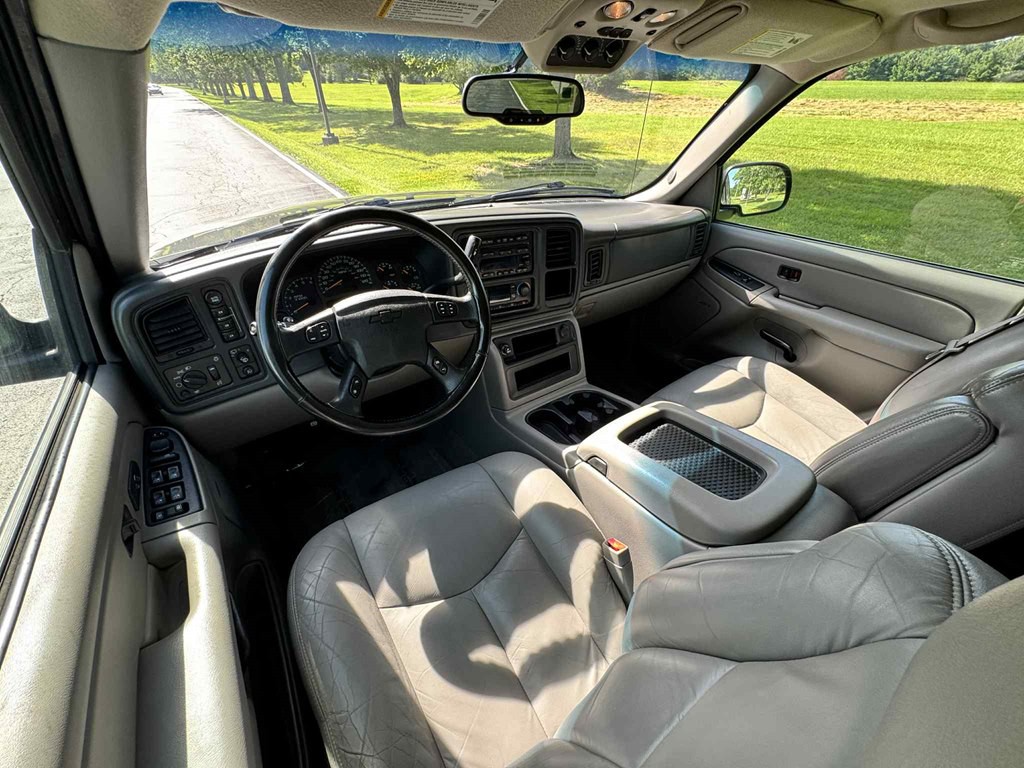 2004 Chevrolet Tahoe Image 18