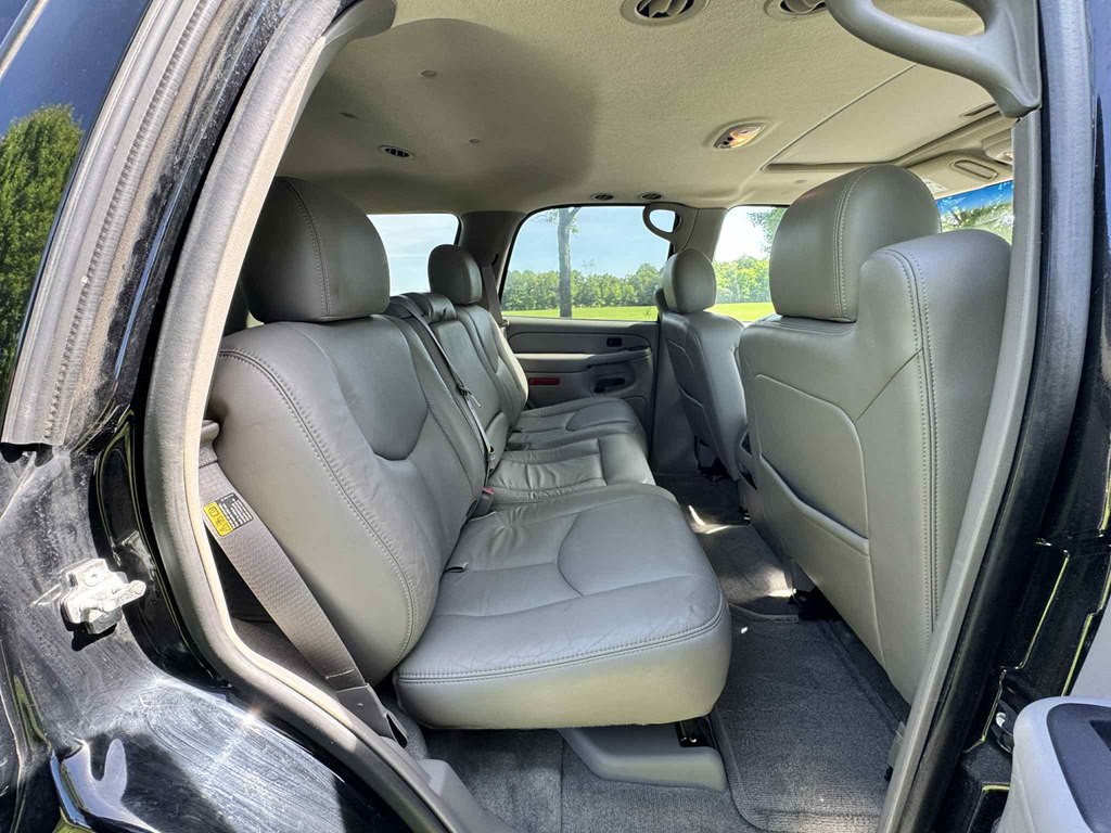 2004 Chevrolet Tahoe Image 19