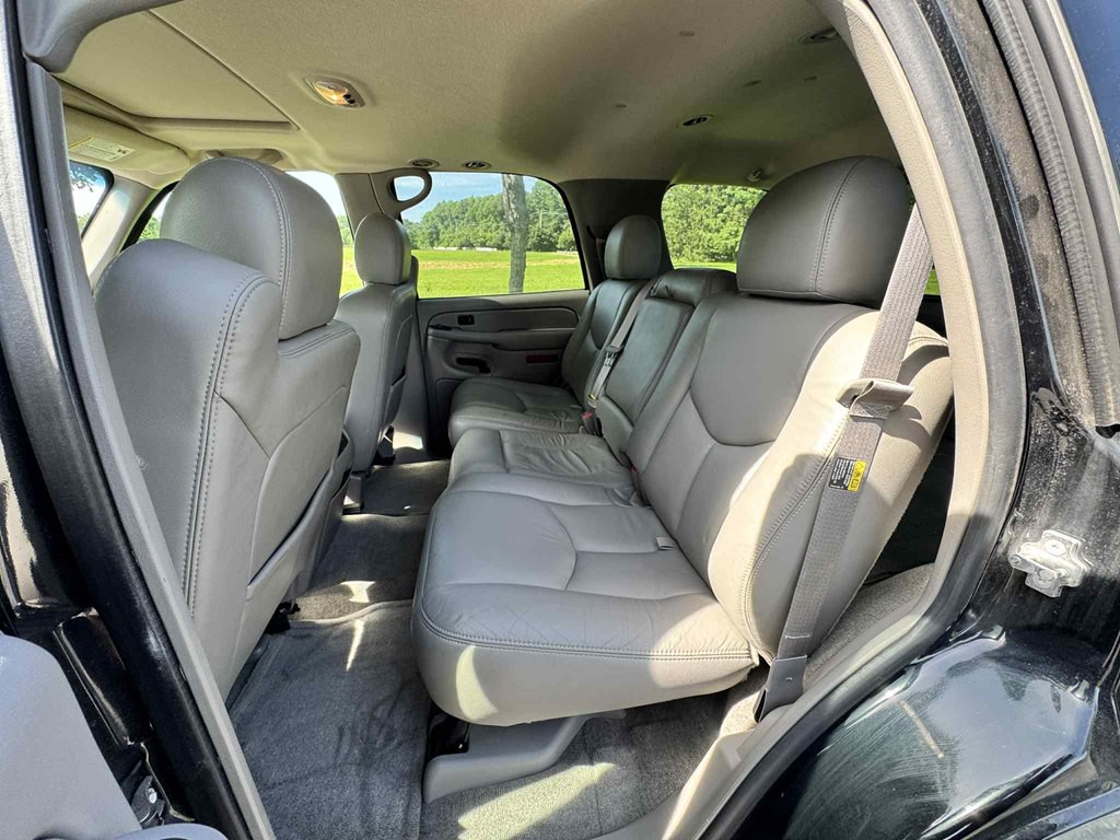 2004 Chevrolet Tahoe Image 20