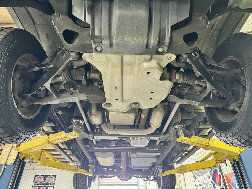 2004 Chevrolet Tahoe Image 22