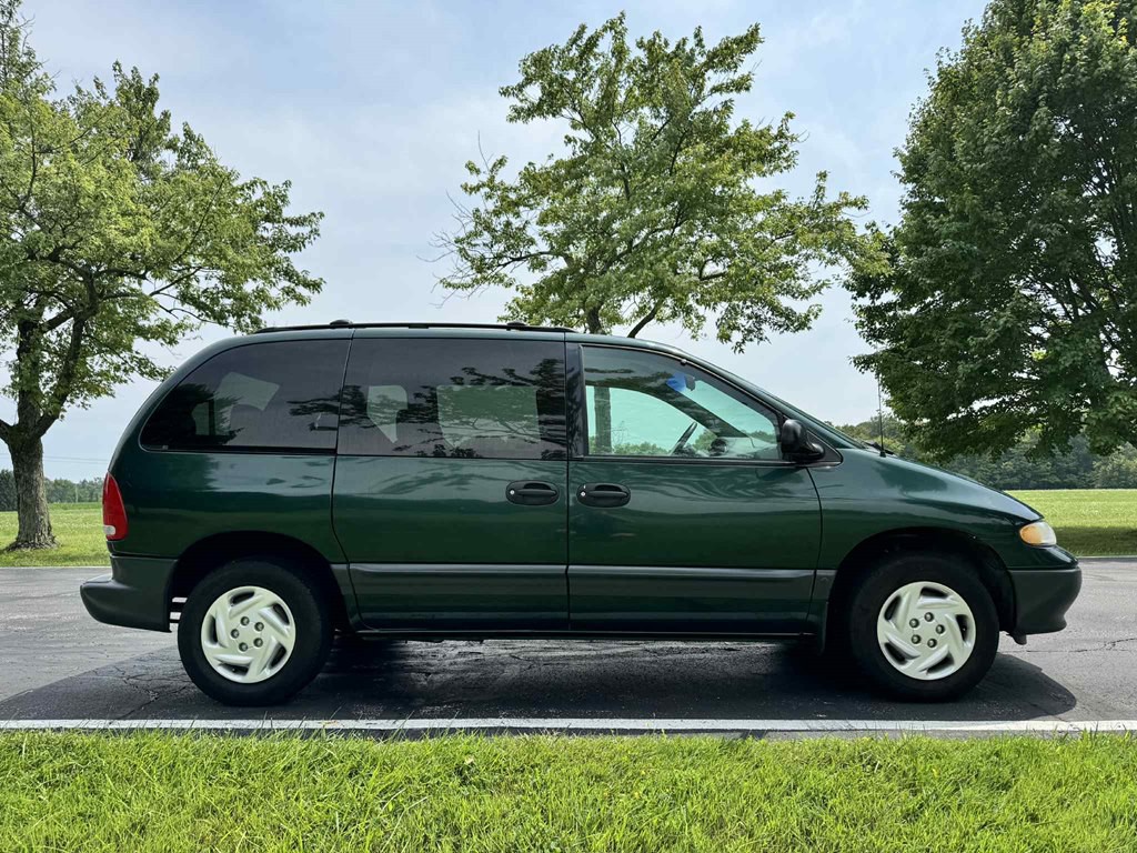 1998 Dodge Ram Van Image 1