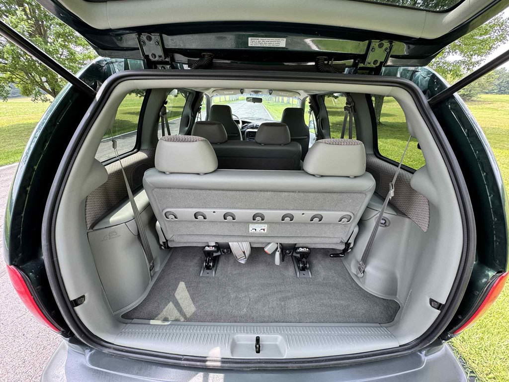 1998 Dodge Ram Van Image 14
