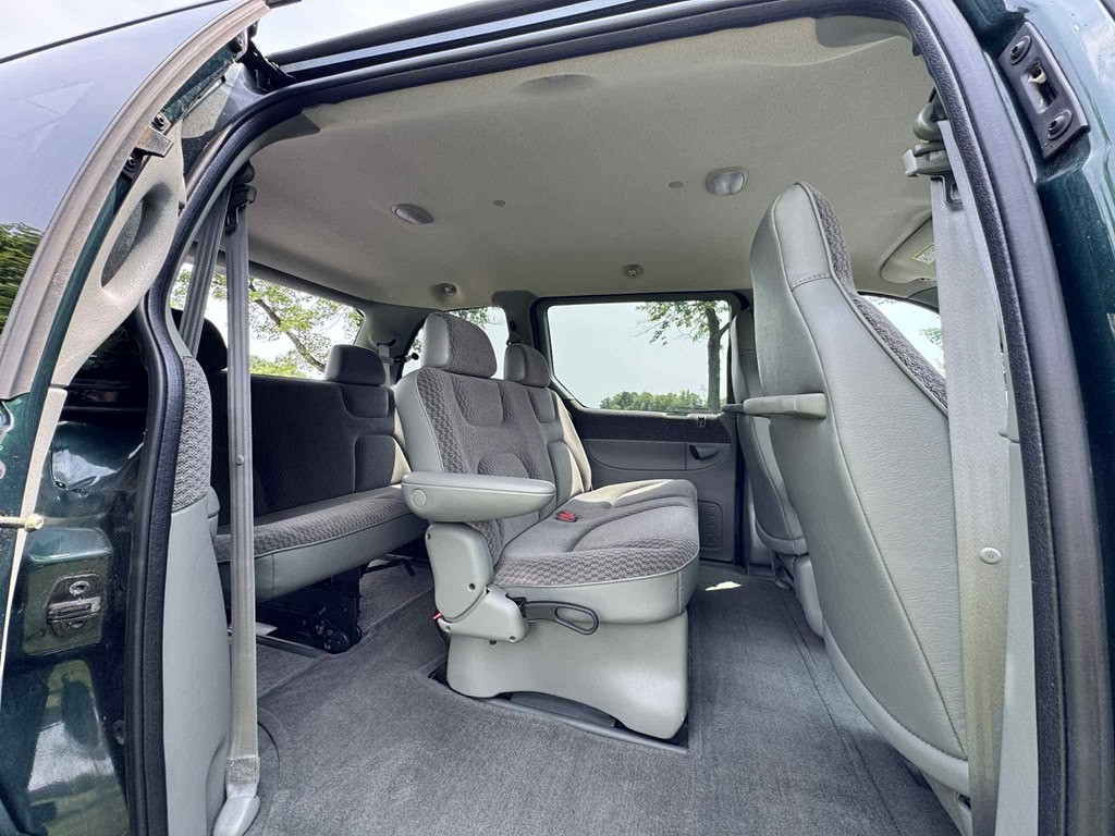 1998 Dodge Ram Van Image 15