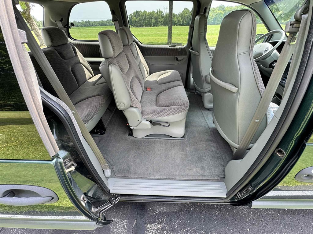 1998 Dodge Ram Van Image 16