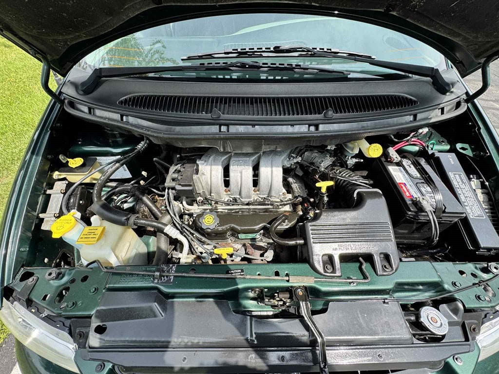 1998 Dodge Ram Van Image 21